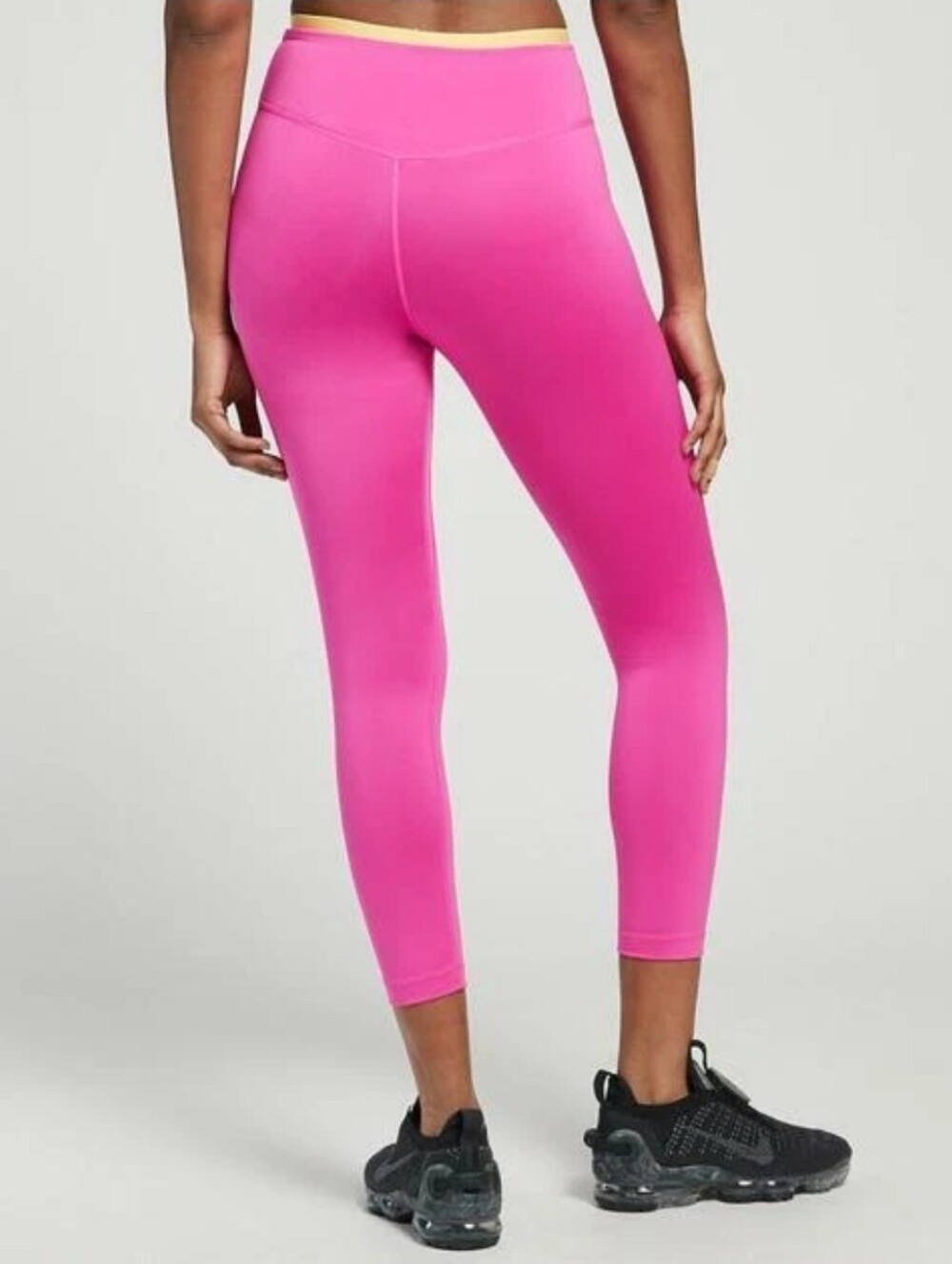 Nike Pink Performance Leggings with Side Logo Size Small - Picture 3 of 4